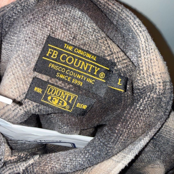 FB COUNTY PLAID BUTTON UP SIZE L - Picture 3 of 3